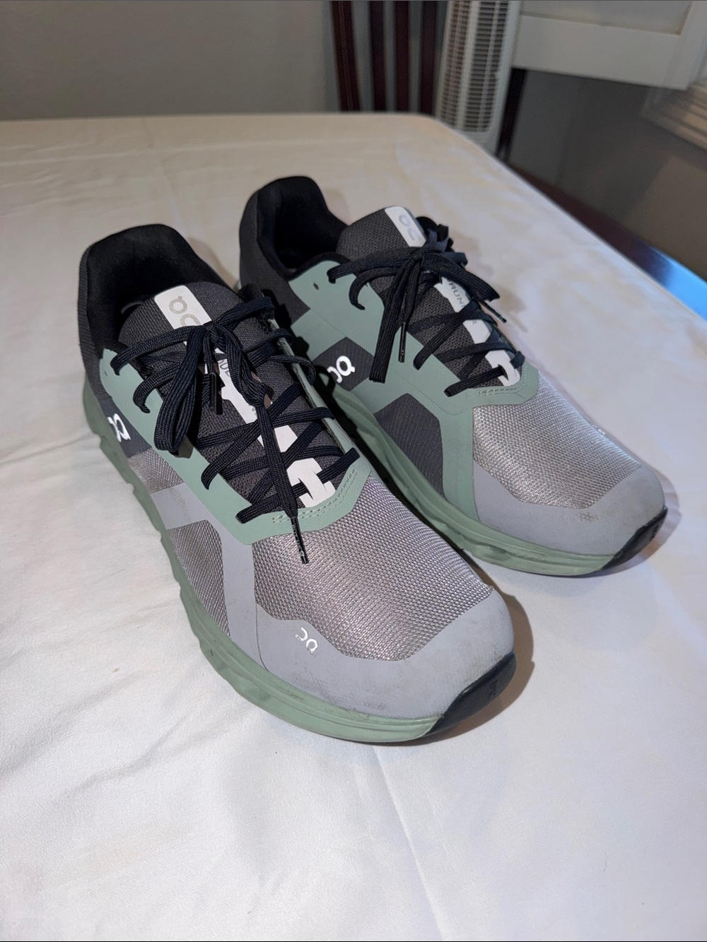 On Running Men's Cloud 5 Sneakers Grey Olive Green and White SZ 13 GUC